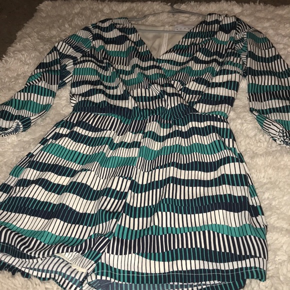 Long Sleeved Shorts Romper - Picture 3 of 4